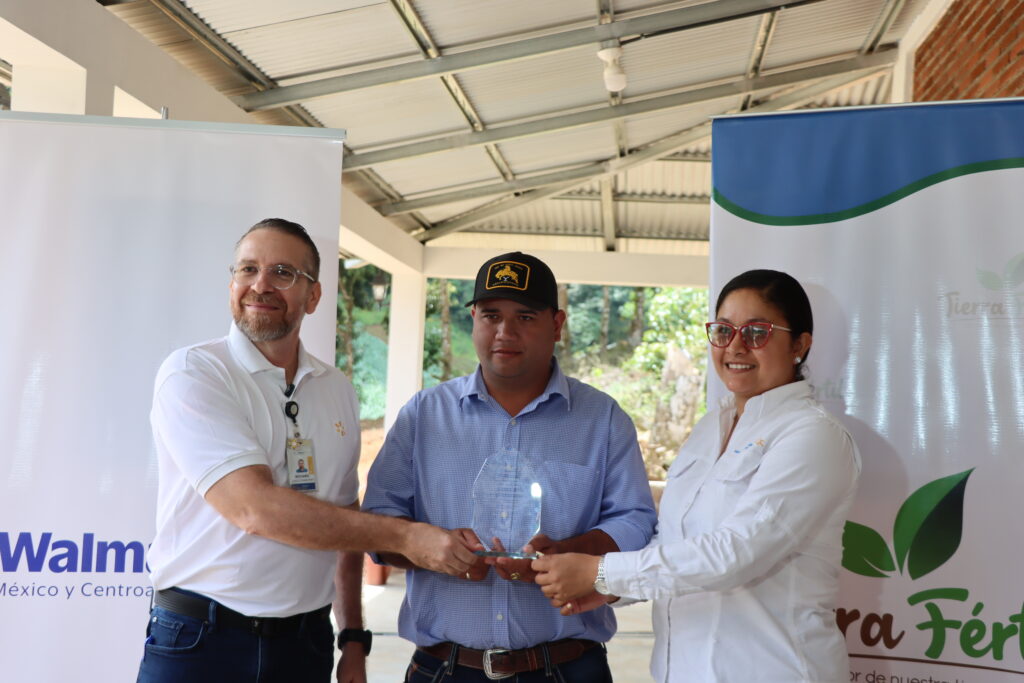Productor Jinotegano reconocido por el programa Tierra Fértil de Walmart Nicaragua proyecta expandir su producción agrícola